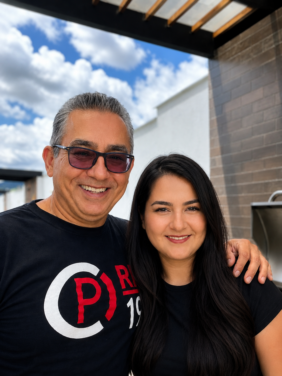 Andrea Sornoza Montalván junto a su papá — origen del programa